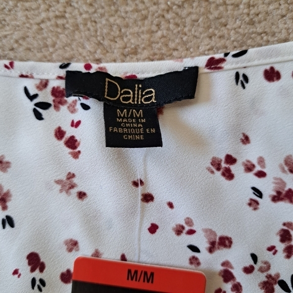 Dalia Women's Printed Floral Short Sleeve Blouse Shirt Size Medium - NWT - Picture 9 of 12